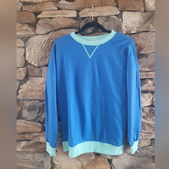 Fantaslook Tops - Oversized Blue Colorblock Sweatshirt NWT